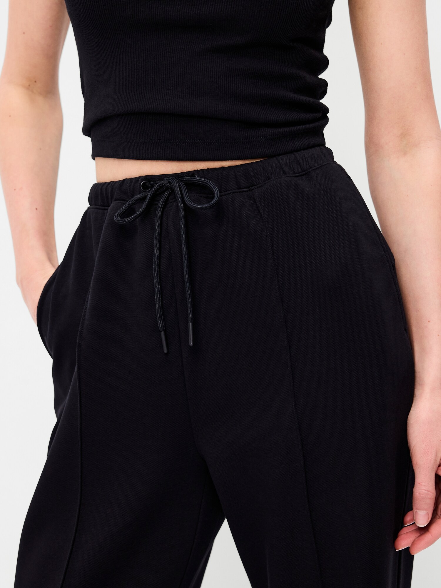 Женские брюки Old Navy Mid-Rise Dynamic Fleece Textured Wide-Leg Sweatpants, цвет: Чёрный — фото 4