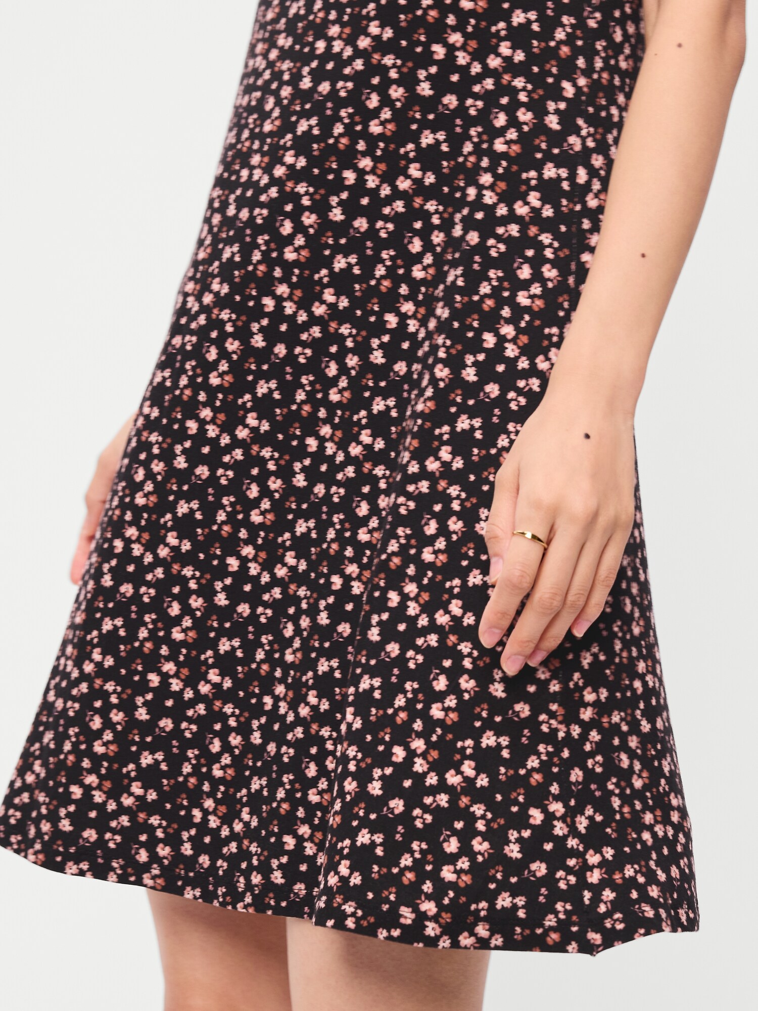 Женское платье Old Navy Short-Sleeve Mini Swing, цвет: Чёрный с принтом — фото 5