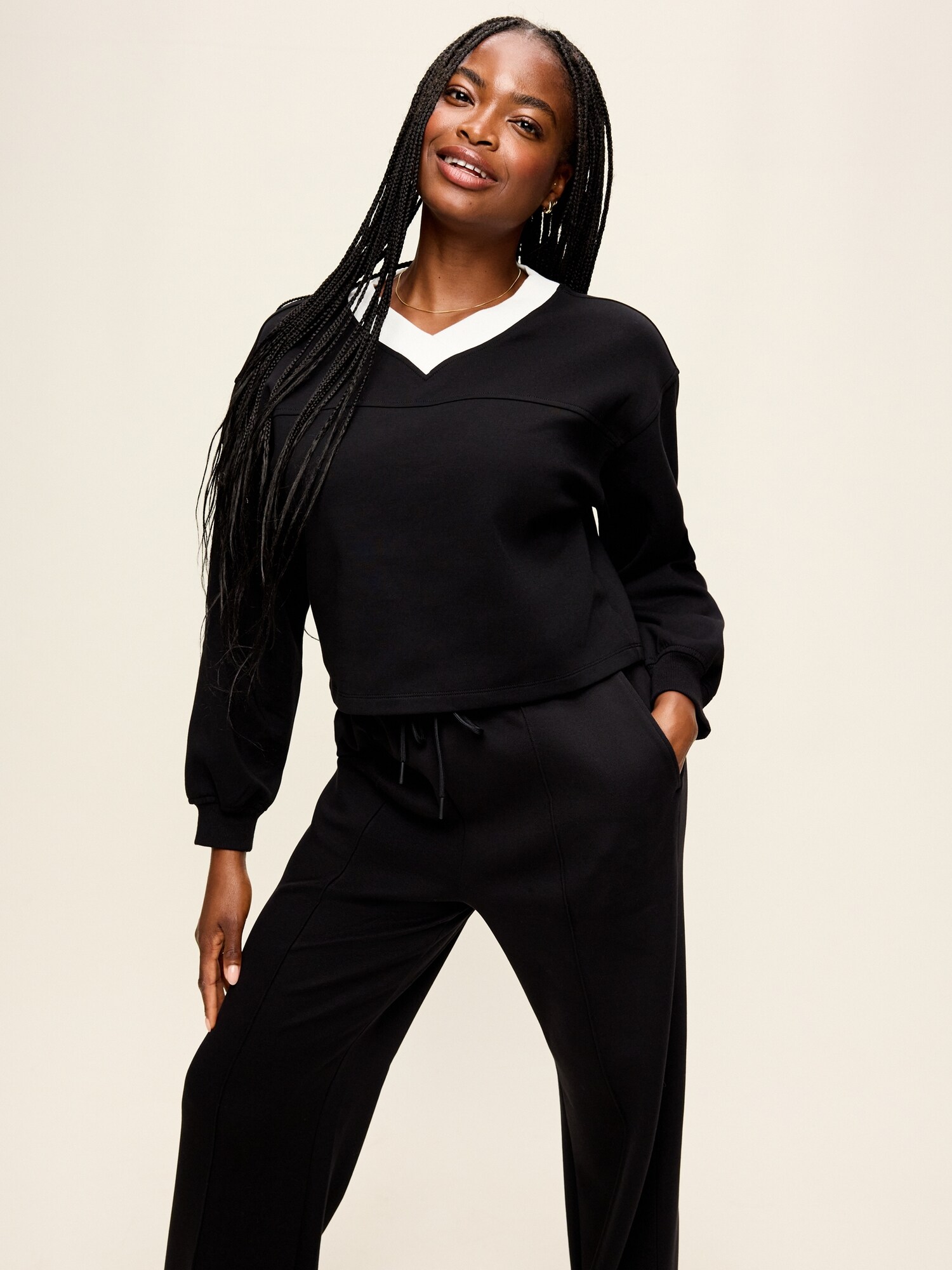 Женский свитшот Old Navy Dynamic Fleece Oversized Cropped Sweatshirt, цвет: Чёрный — фото 3