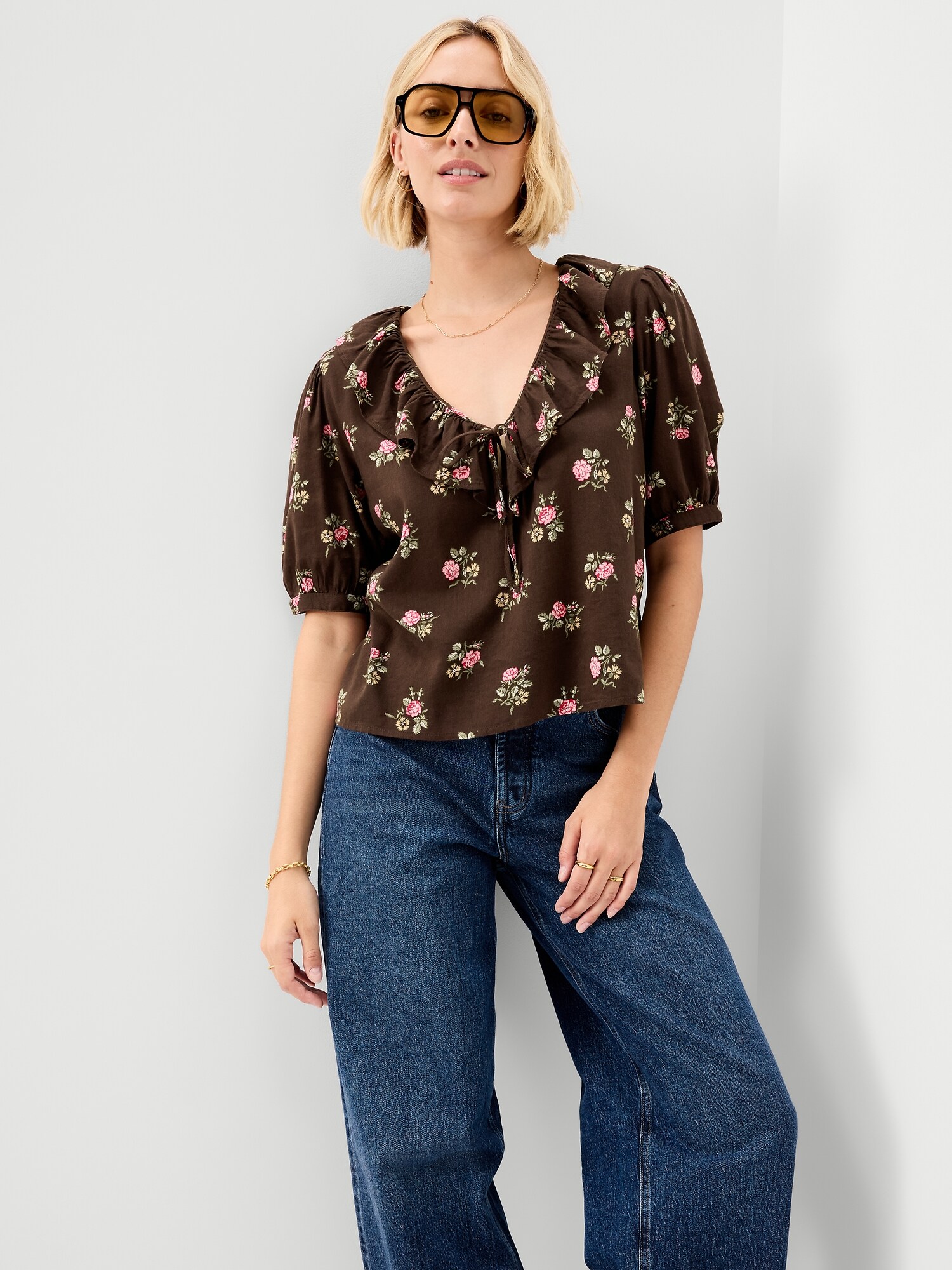 Женский топ Old Navy Ruffle Collar Tie-Front Top, цвет: Коричневый с принтом — фото 3