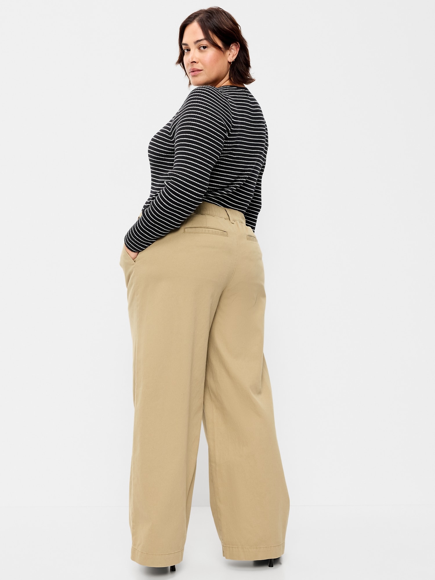 Mid-Rise Pleated Wide-Leg Pants