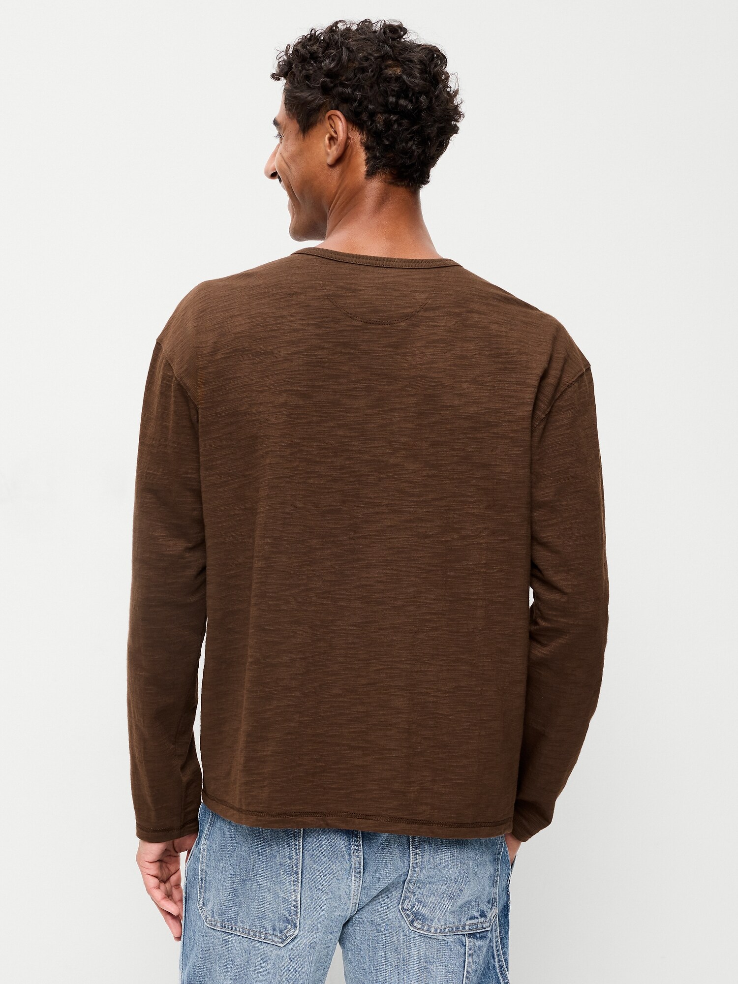 Мужская футболка Old Navy Long-Sleeve Slub-Knit Henley, цвет: Тёмный орех — фото 2