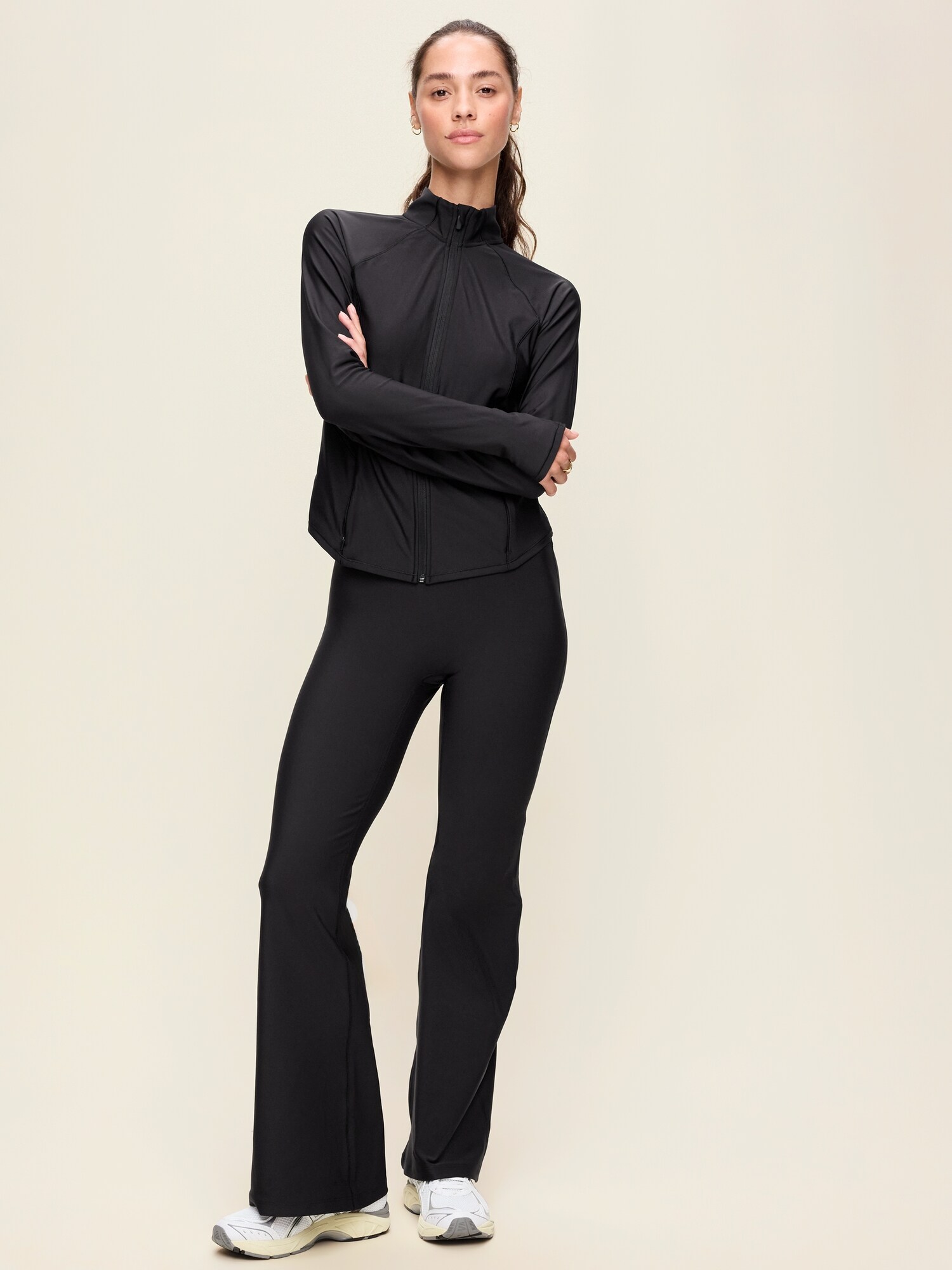 Женские леггинсы Old Navy Extra High-Waisted PowerSoft Boundless Flare Leggings – No Front Seam, цвет: Чёрный — фото 2