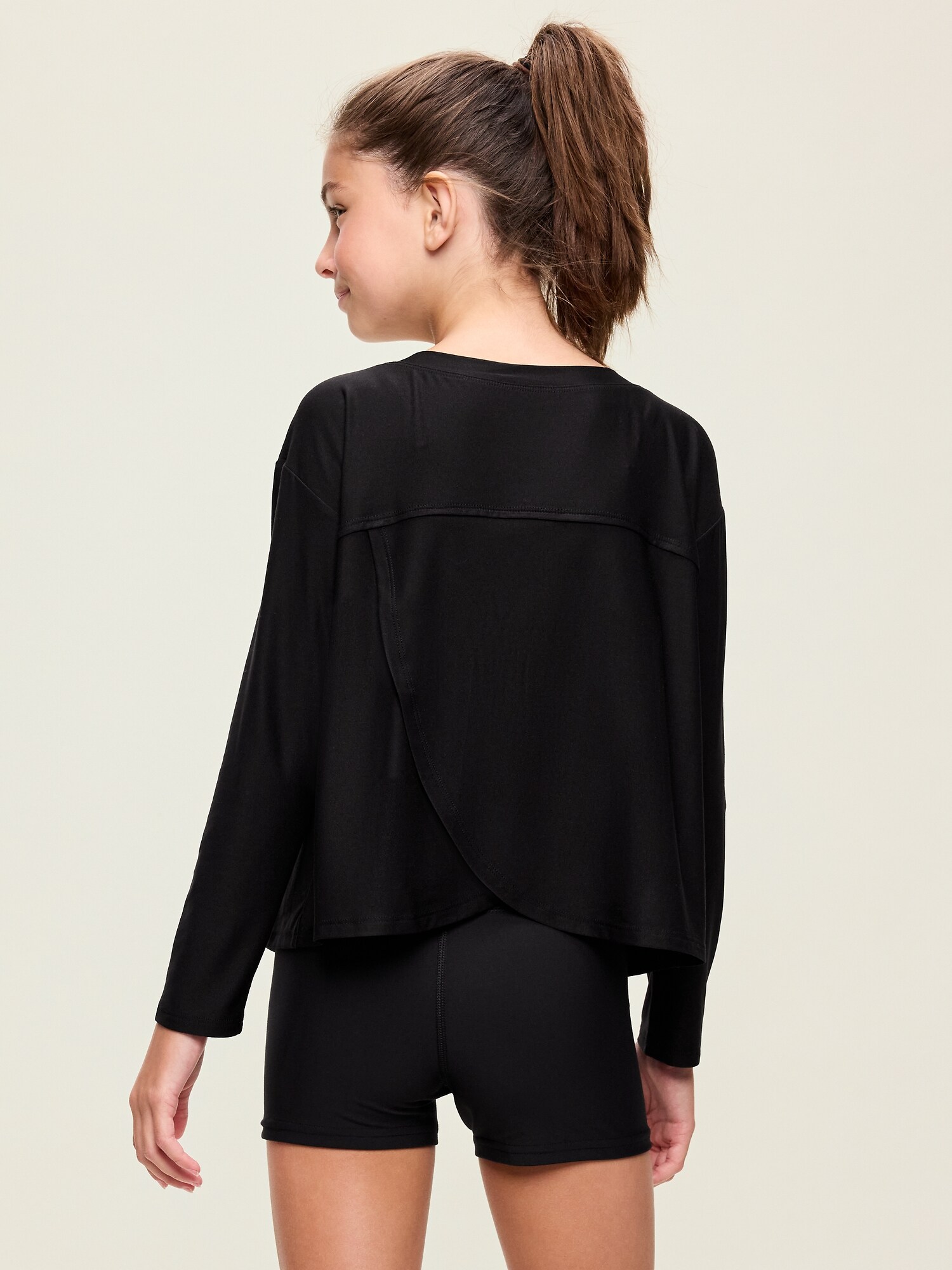 Топ Old Navy CloudMotion Long-Sleeve Cross-Back Top для девочек, цвет: Чёрный — фото 2