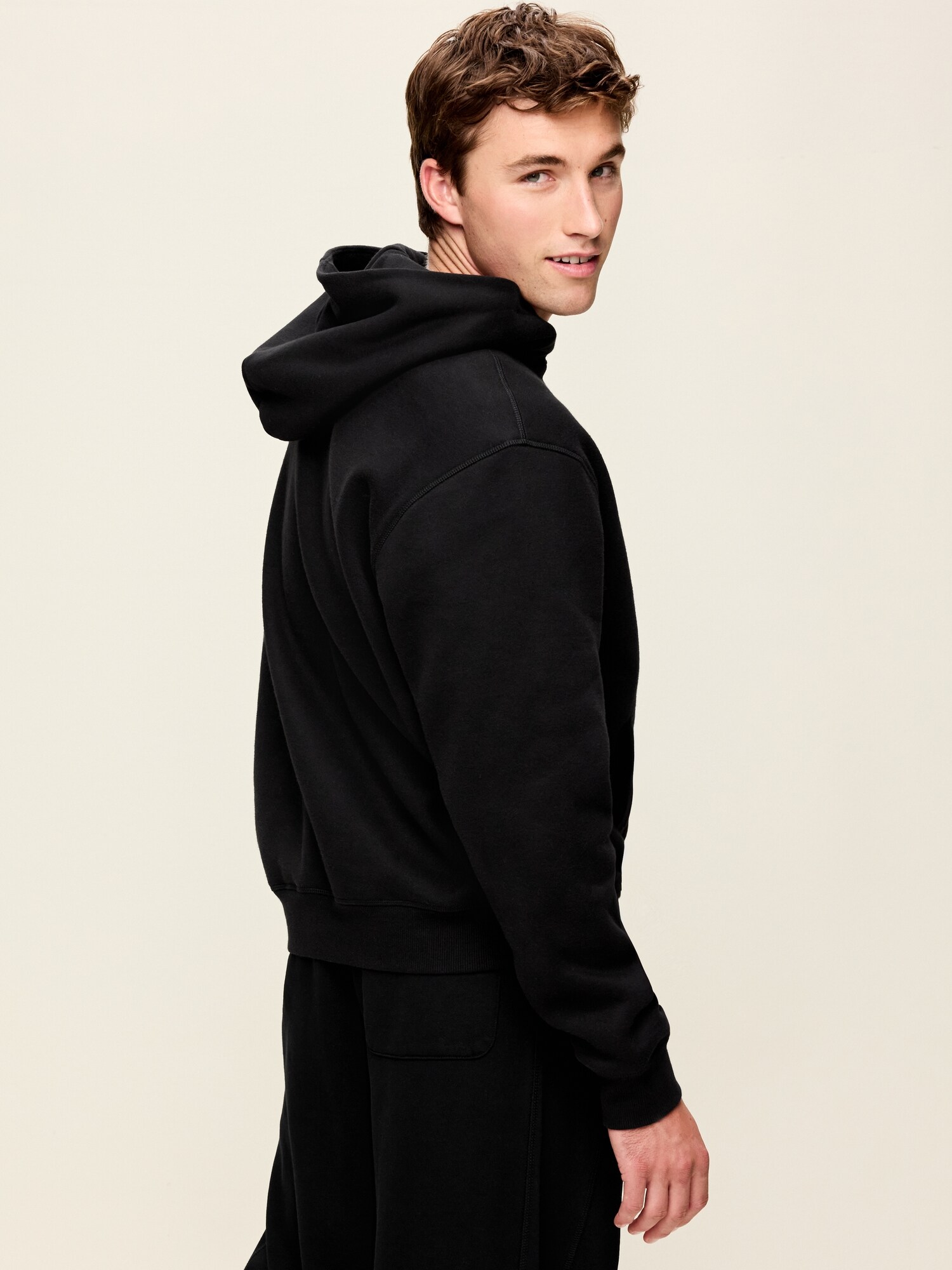 Мужское худи Old Navy Baseline Fleece Popover, цвет: Чёрный — фото 2