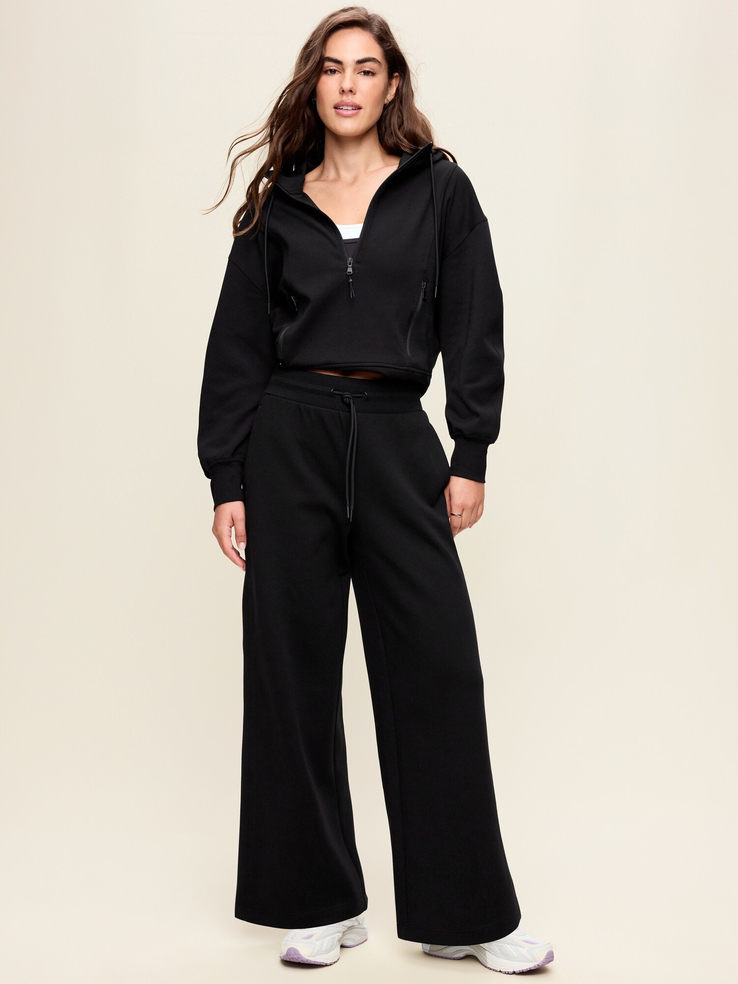 Женские брюки Old Navy Extra High-Waisted Dynamic Fleece Wide-Leg Sweatpants, цвет: Чёрный — фото 2