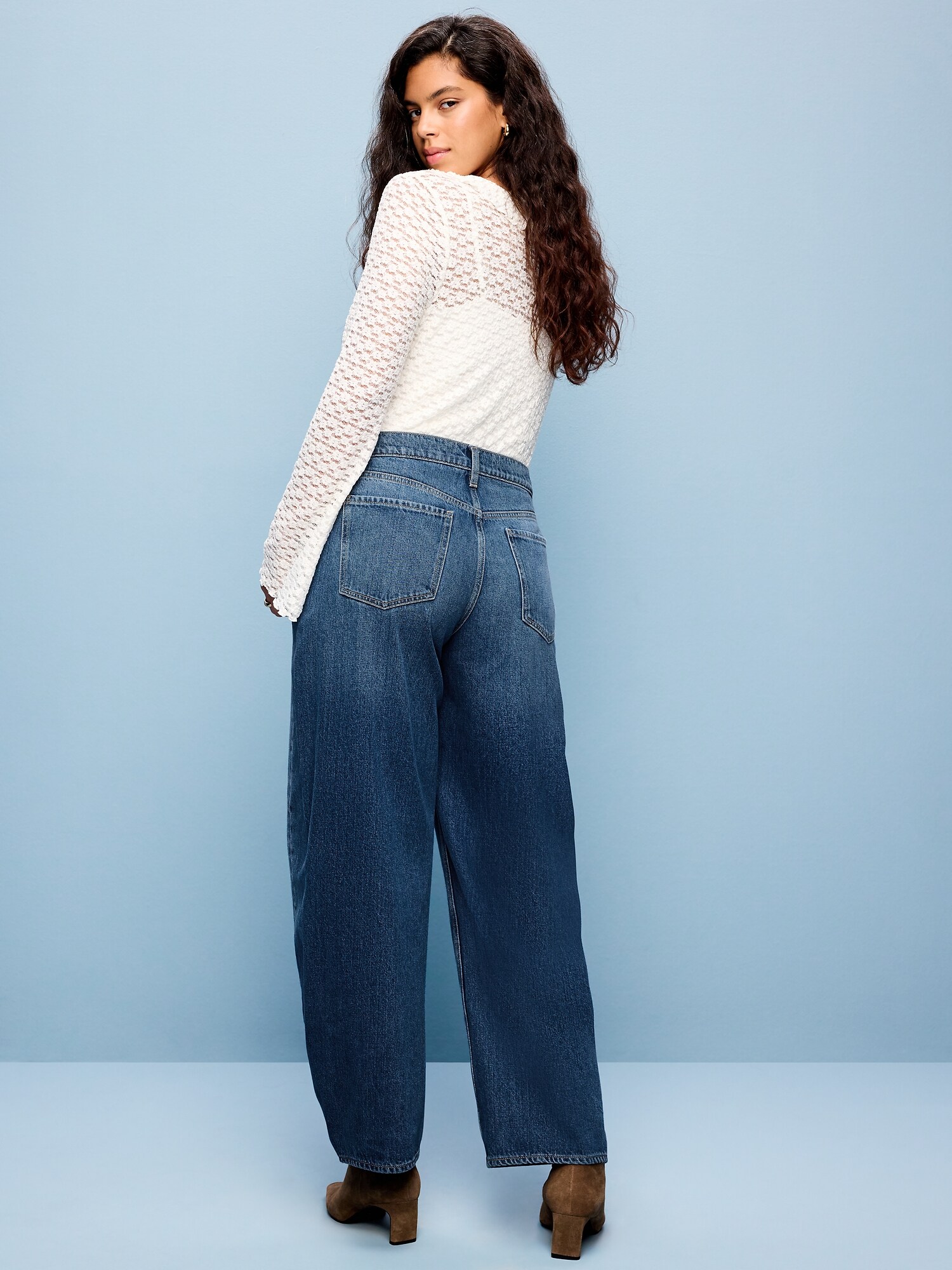 Женские джинсы Old Navy The Arc Mid-Rise Barrel, цвет: Bella — фото 6