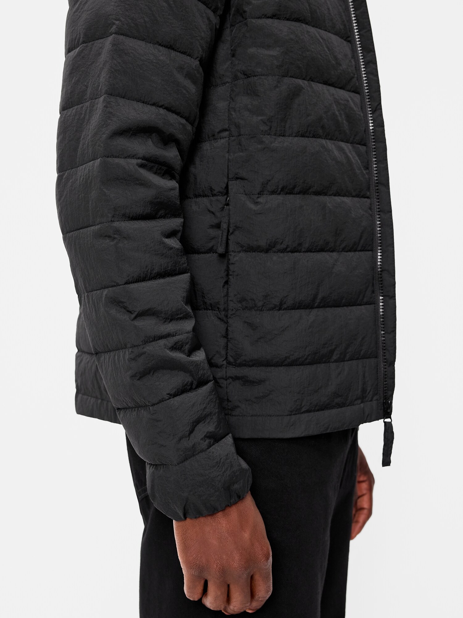 Мужская куртка Old Navy Water-Resistant Narrow Channel, цвет: Чёрный — фото 5