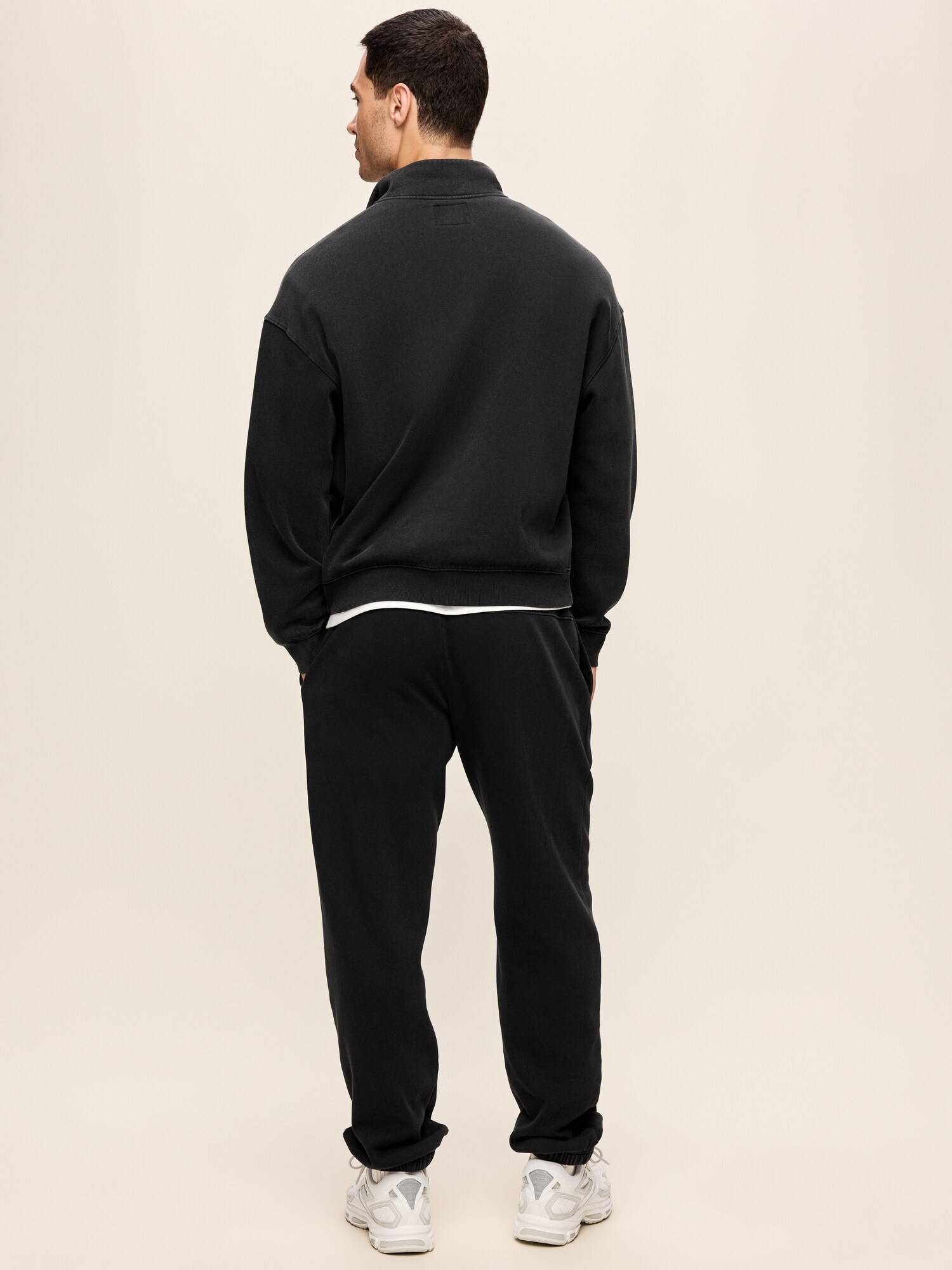 Мужские брюки Old Navy Lived-In Pro Jogger Sweatpants, цвет: Чёрный — фото 3