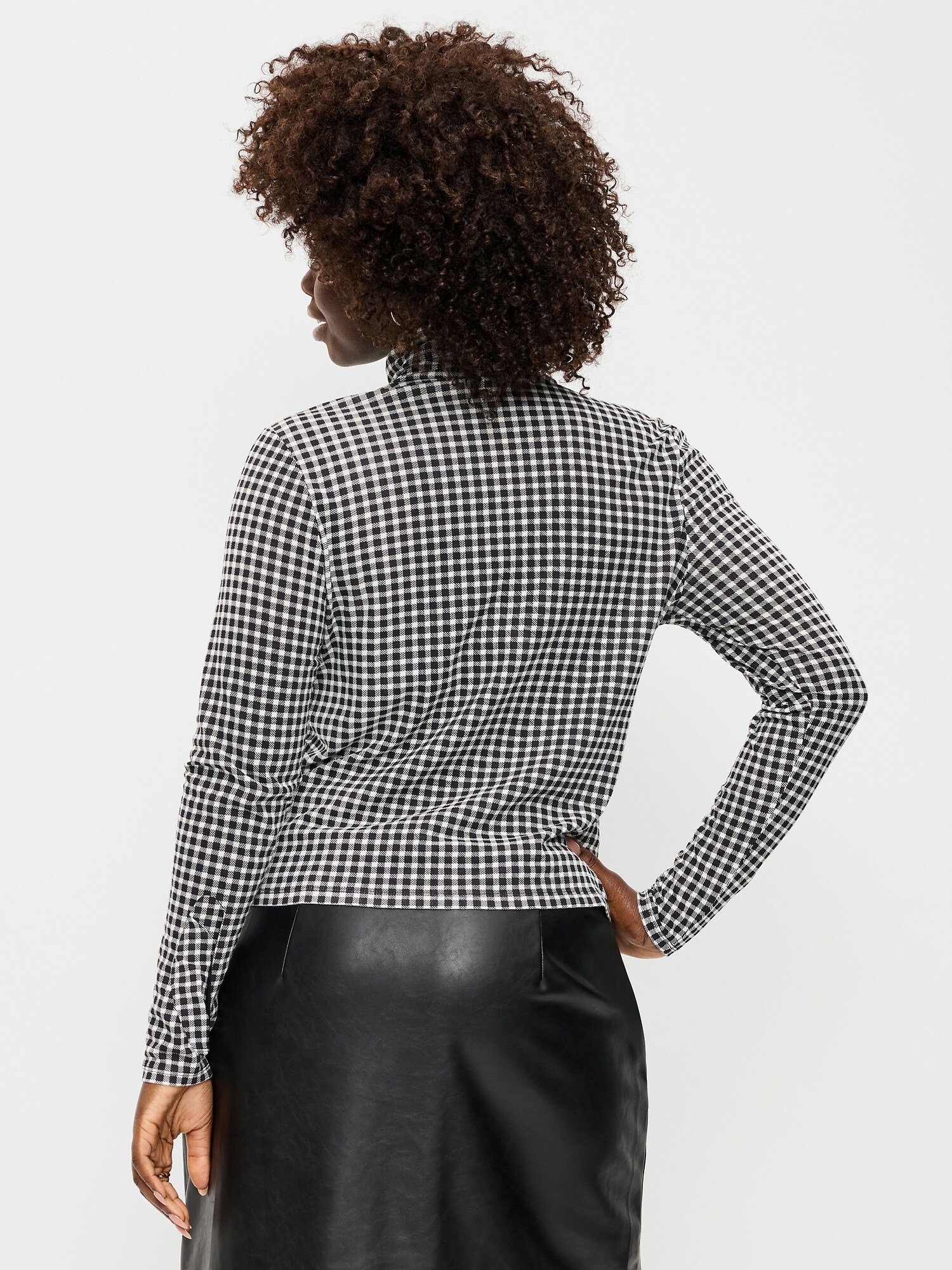 Женский топ Old Navy Slim-Fit Ribbed Turtleneck, цвет: Чёрный / Чёрный в мелкую клетку — фото 6