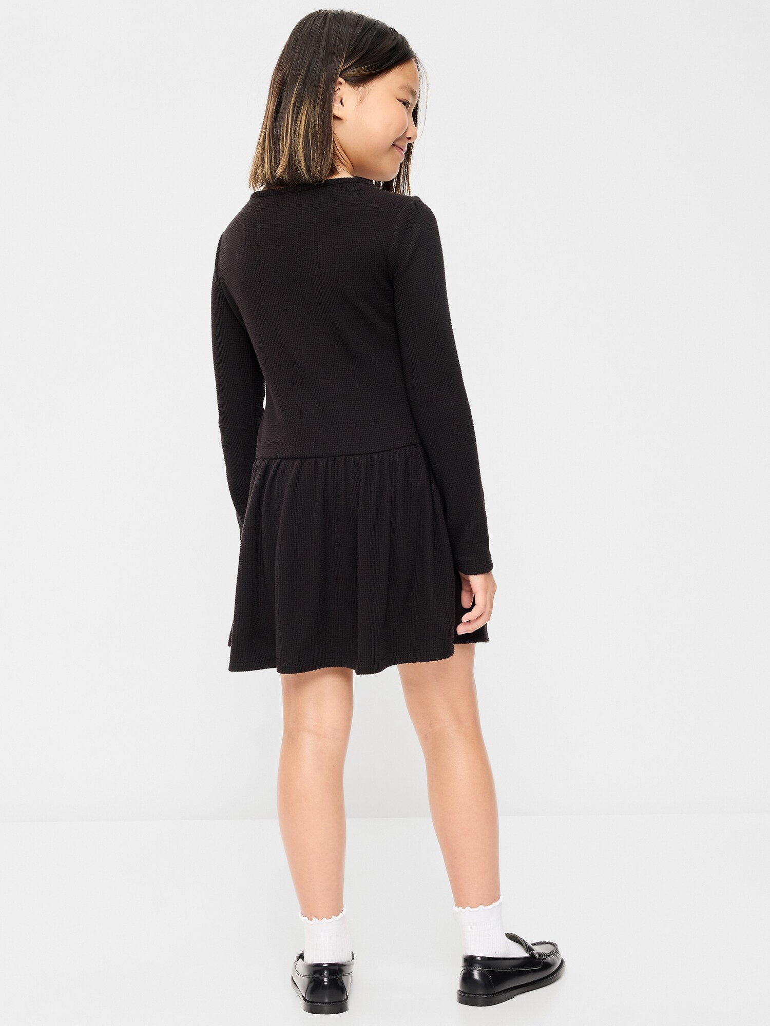 Детское платье Old Navy CozePlush расклешённое с длинным рукавом для девочек, цвет: Чёрный — фото 2