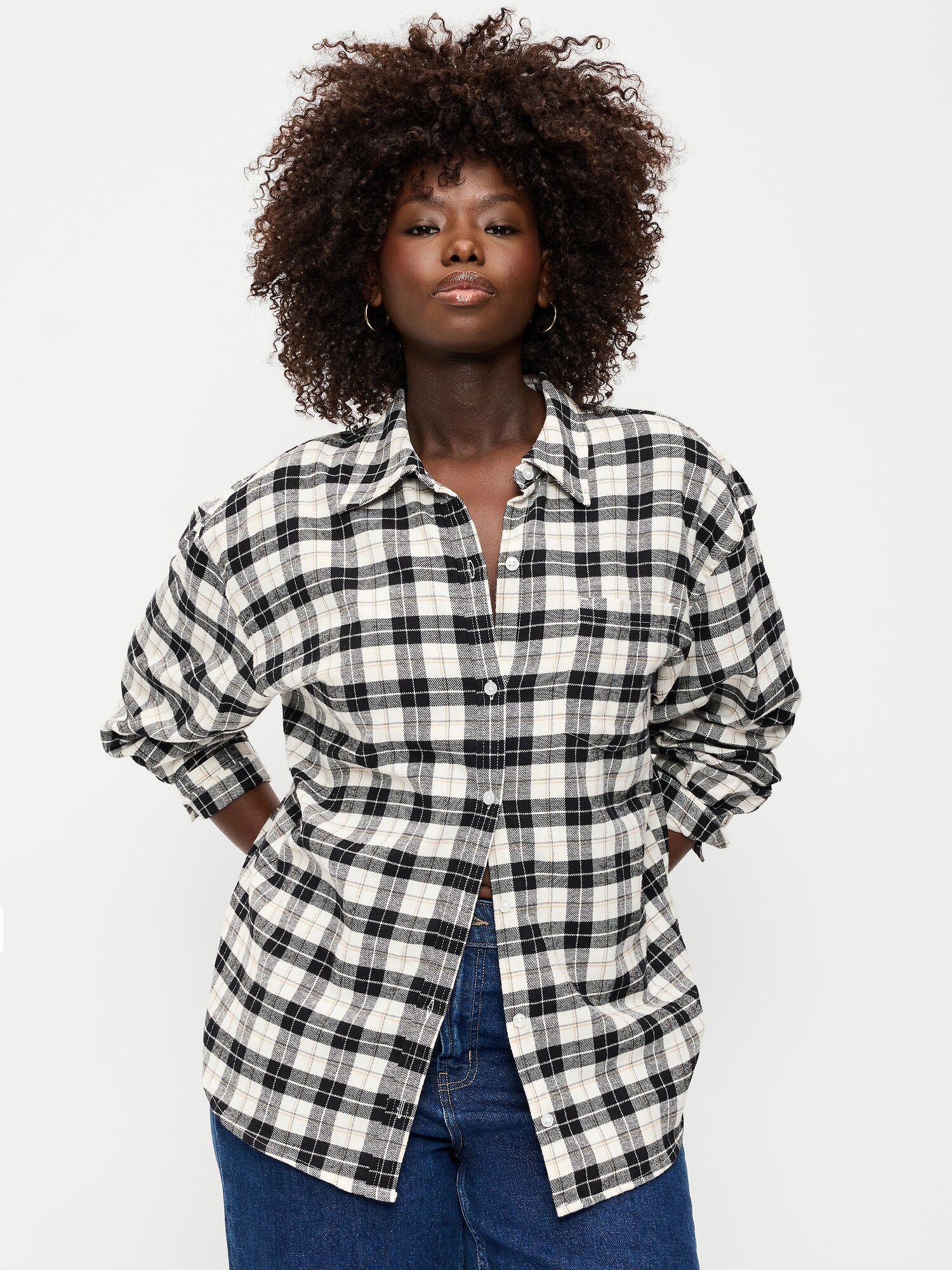 Женская рубашка Old Navy Oversized Button-Down Boyfriend Flannel, цвет: Чёрный клетчатый — фото 5