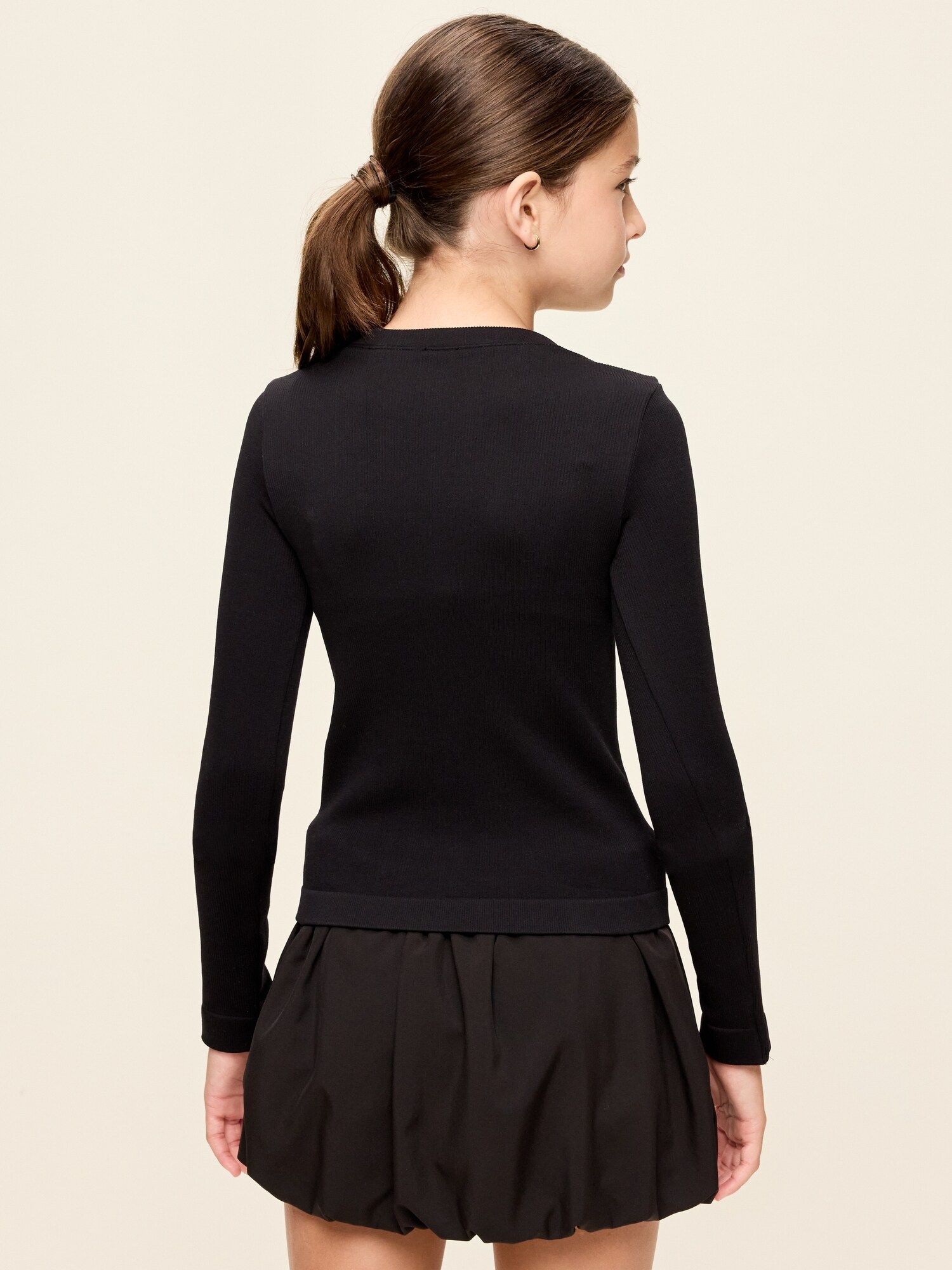 Топ Old Navy Fitted Long-Sleeve Seamless Ribbed Performance Top для девочек, цвет: Чёрный — фото 2