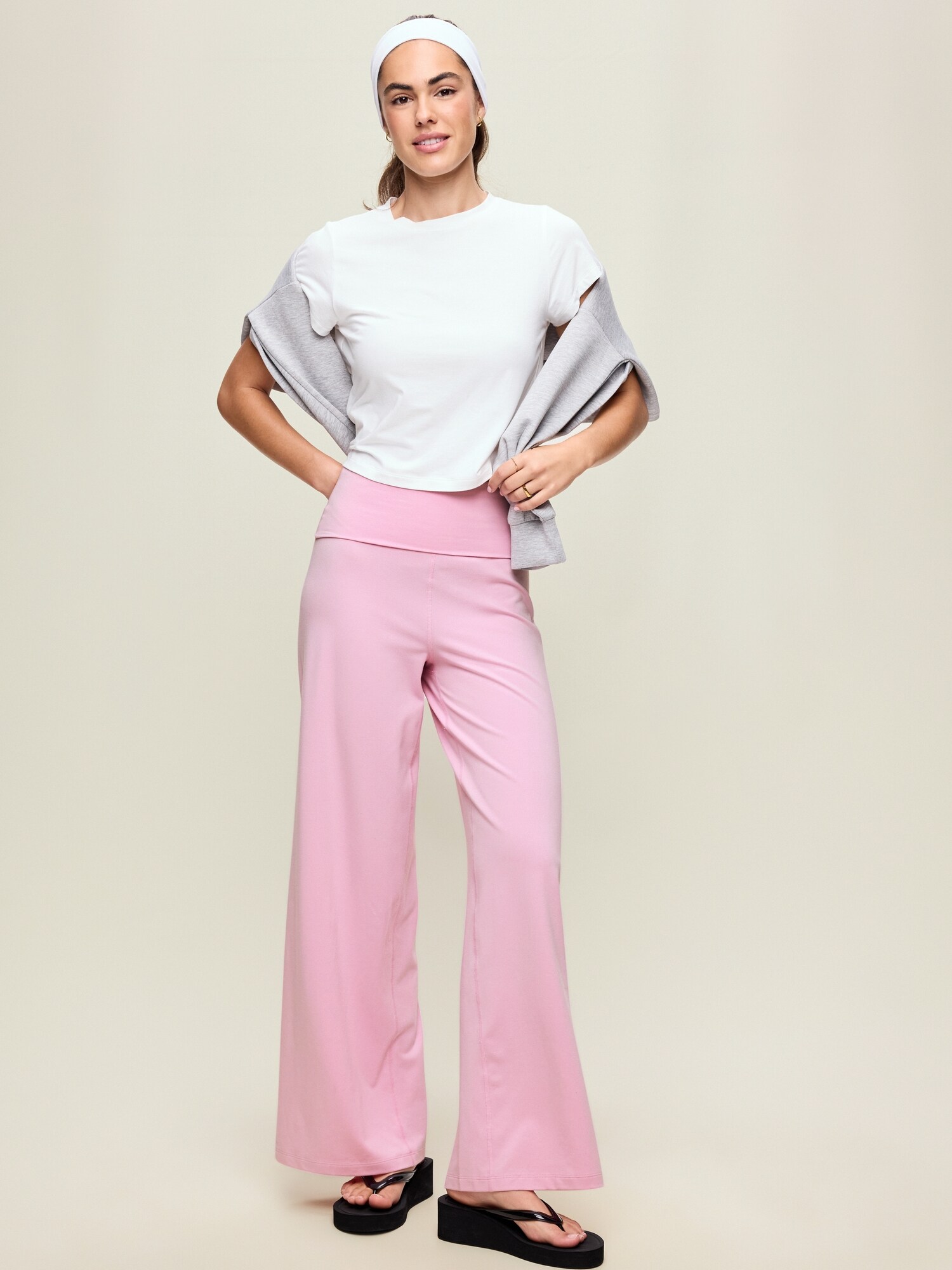 Женские брюки Old Navy High-Waisted PowerChill Fold-Over Wide-Leg, цвет: Bergamot — фото 2