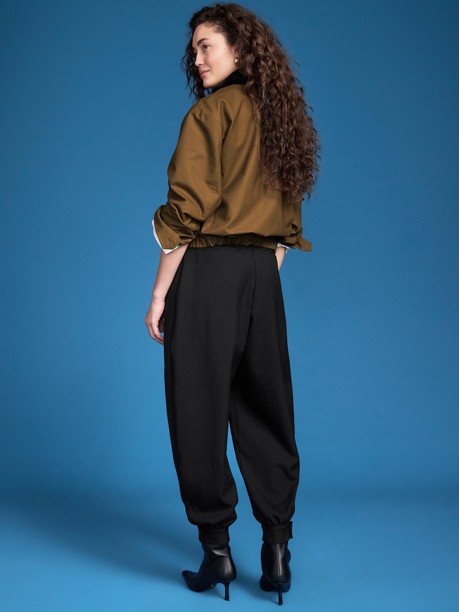 Женские брюки Old Navy x Altuzarra с очень высокой талией, силуэт баллон, цвет: Чёрный — фото 3