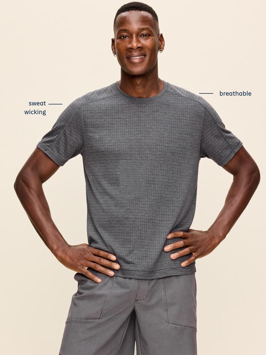 Мужская футболка Old Navy Relaxed Mesh, цвет: Чёрный — фото 5