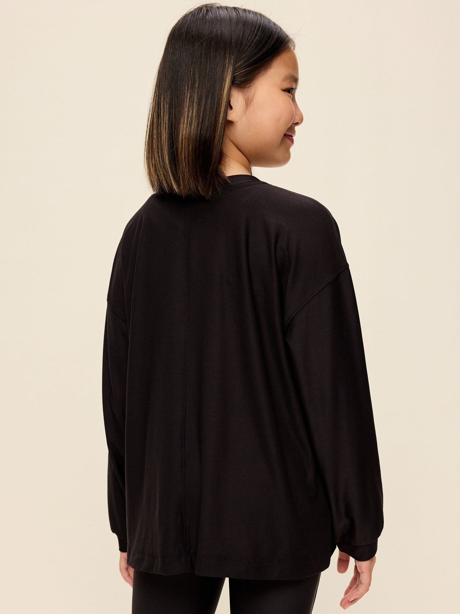 Футболка Old Navy CloudMotion Long-Sleeve Tunic T-Shirt для девочек, цвет: Чёрный — фото 2