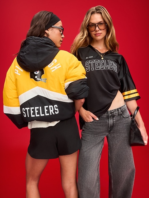 Pittsburgh Steelers Long-Sleeve Oversized Graphic Football T-Shirt