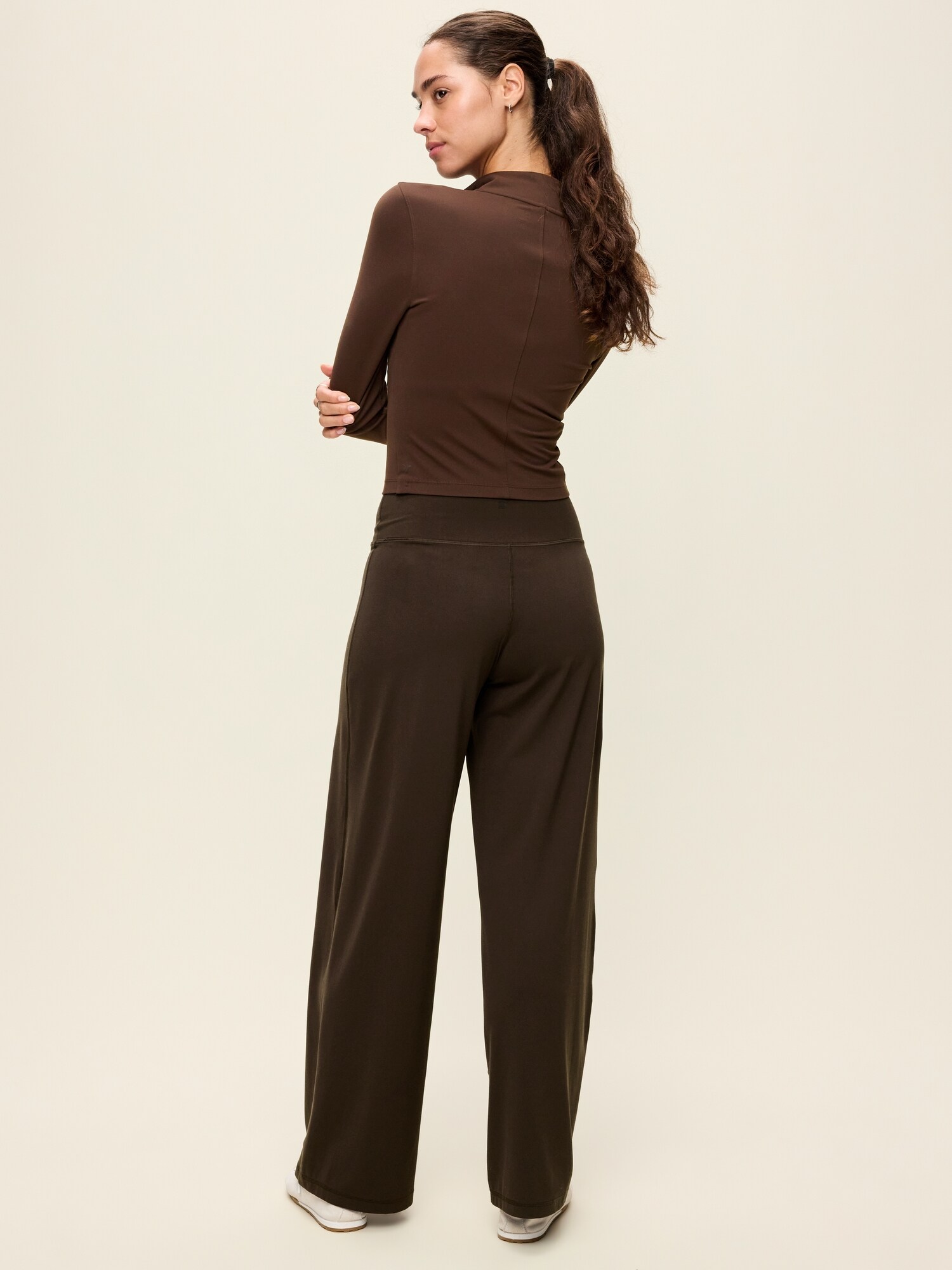 Женские брюки Old Navy High-Waisted StudioSmooth Wide-Leg, цвет: Чёрный кофейный — фото 3