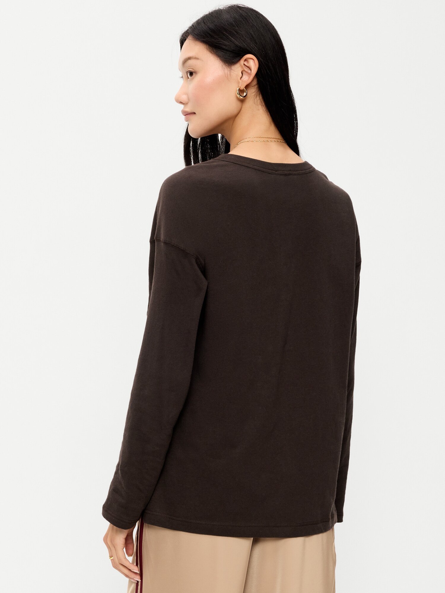 Женская футболка Old Navy Oversized EveryWear Long-Sleeve Tunic, цвет: Чёрный кофейный — фото 2
