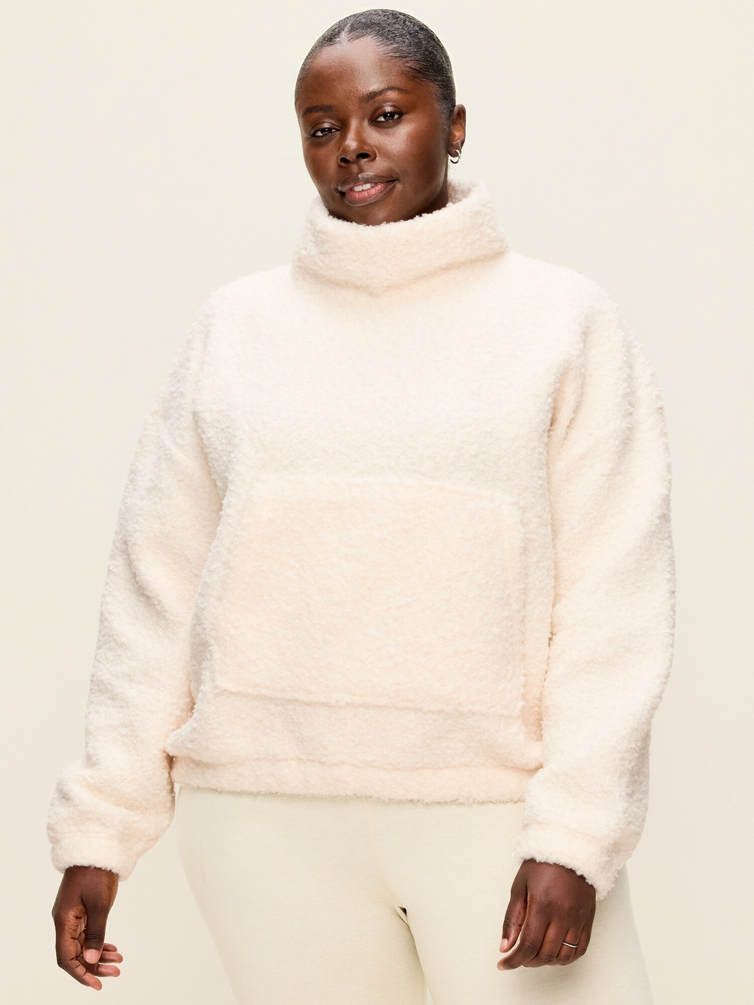 Женский свитер Old Navy Oversized Funnel-Neck Sherpa Pullover, цвет: Creme De La Creme — фото 6