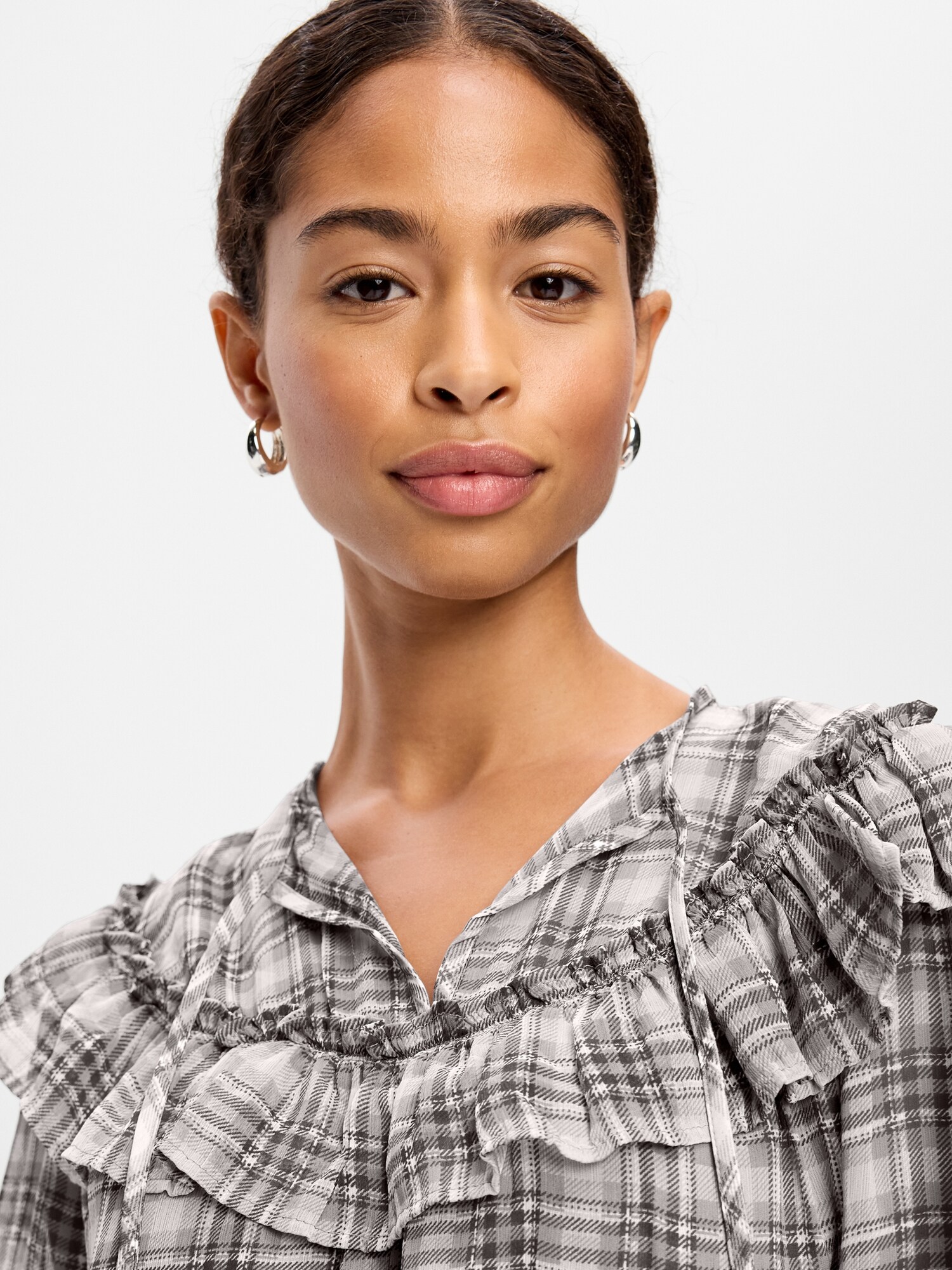 Женское платье Old Navy Chiffon Ruffle Swing Mini, цвет: Серый клетчатый — фото 4