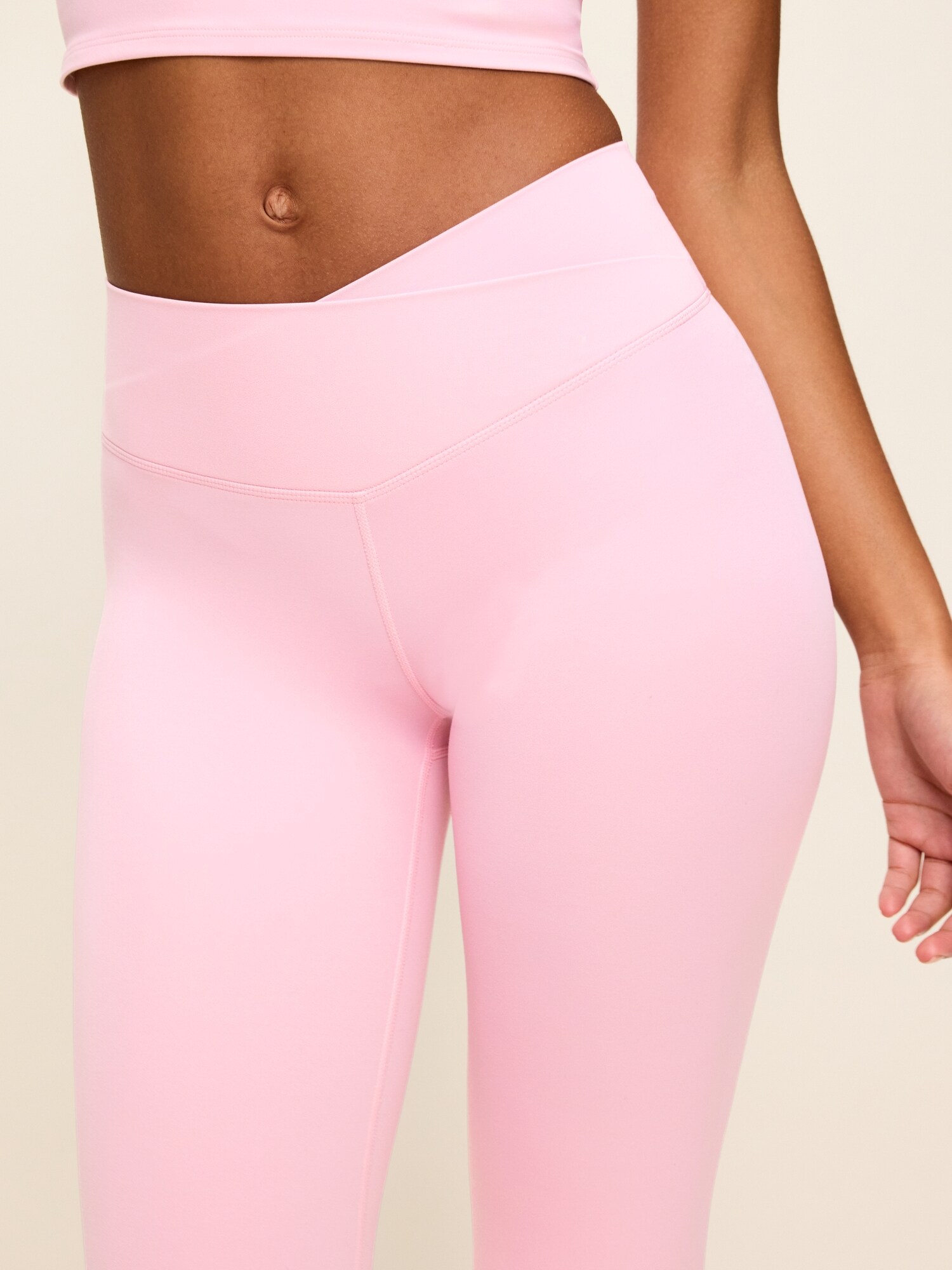 Женские леггинсы Old Navy Crossover-Waist StudioSmooth Full-Length Legging, цвет: Bergamot — фото 4