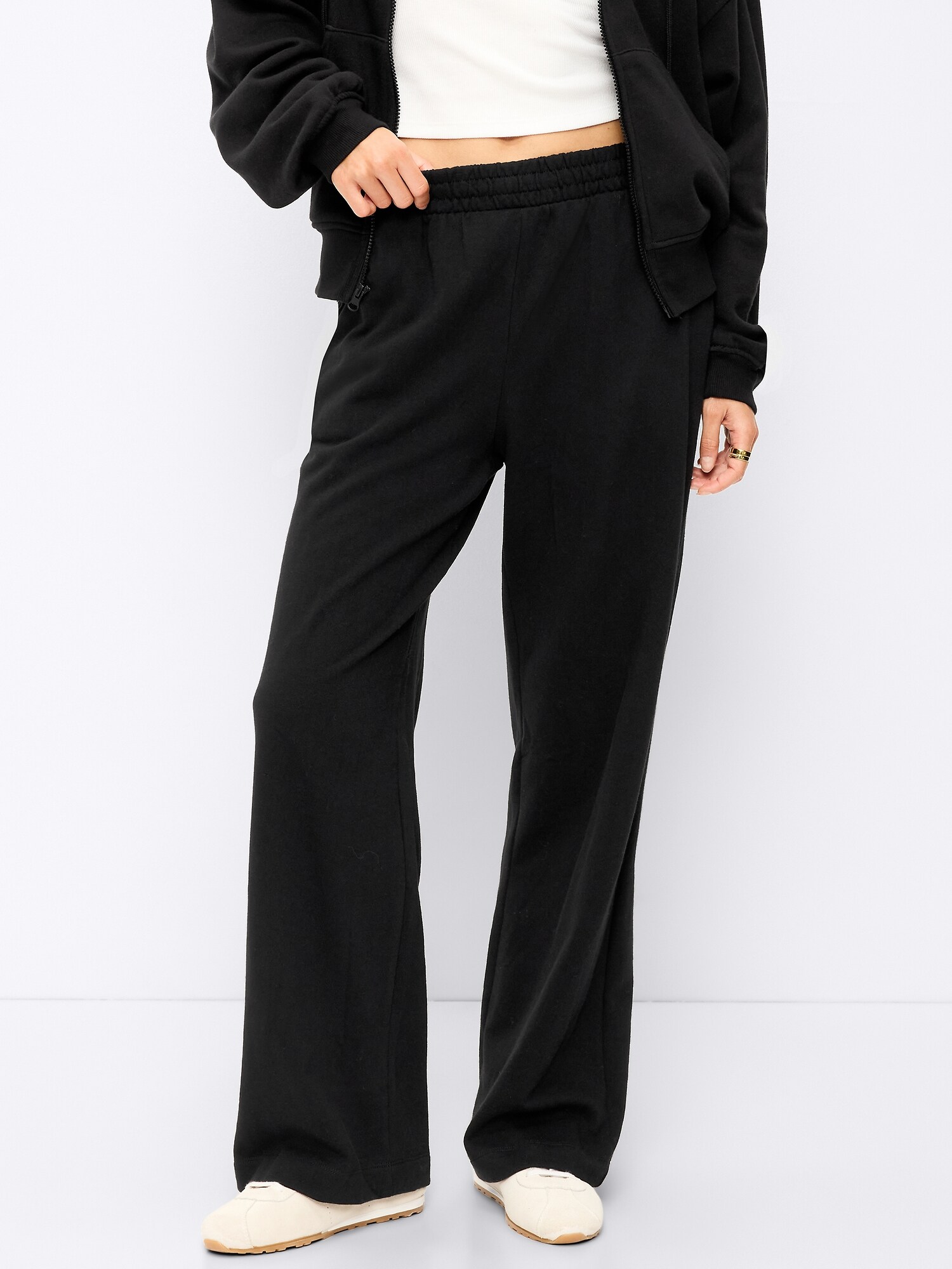 Женские брюки Old Navy High-Waisted SoComfy Wide-Leg Sweatpants, цвет: Чёрный — фото 2