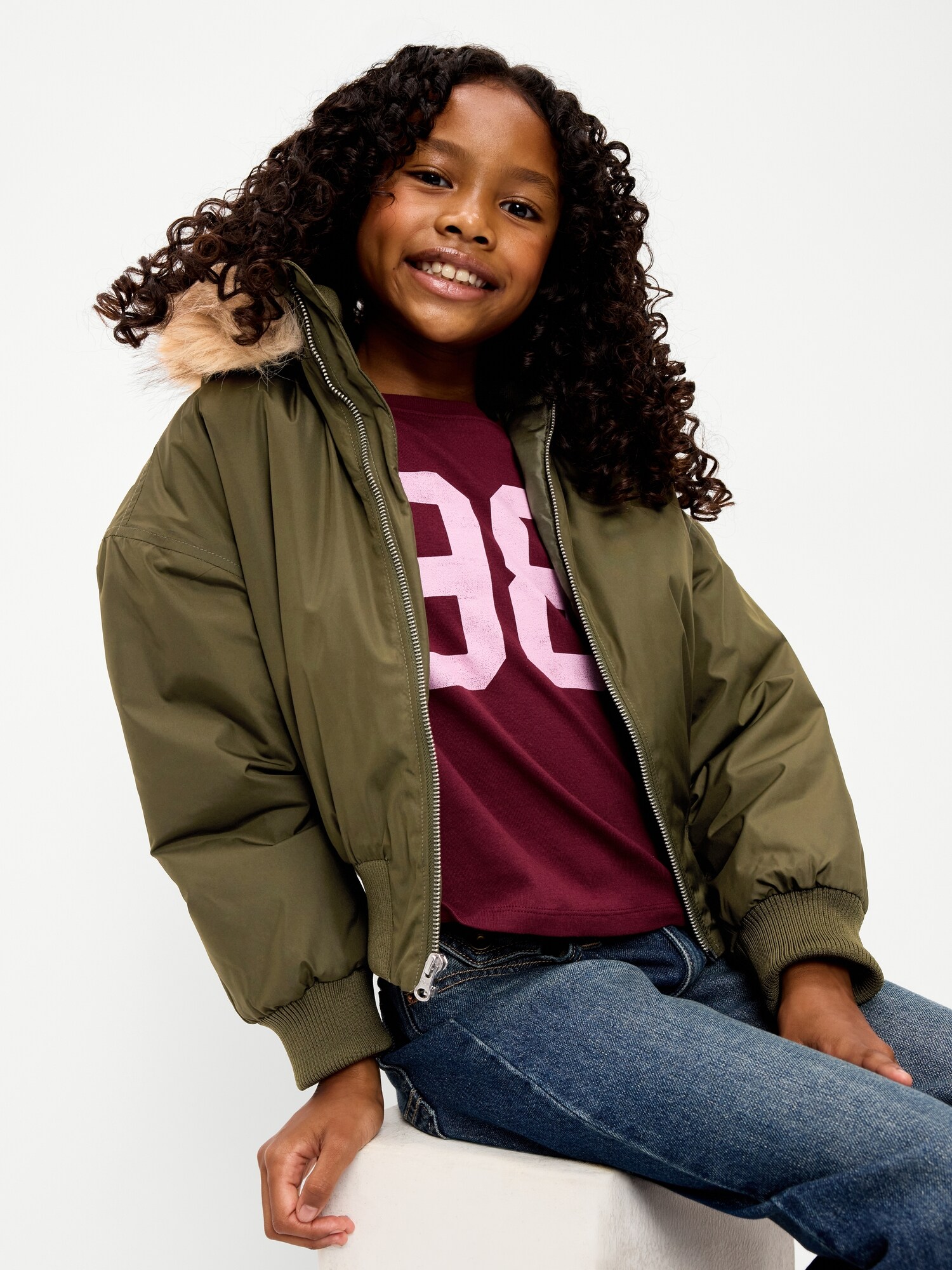 Детская водоотталкивающая куртка-бомбер Old Navy оверсайз с мехом для девочек, цвет: Армейский зелёный — фото 3