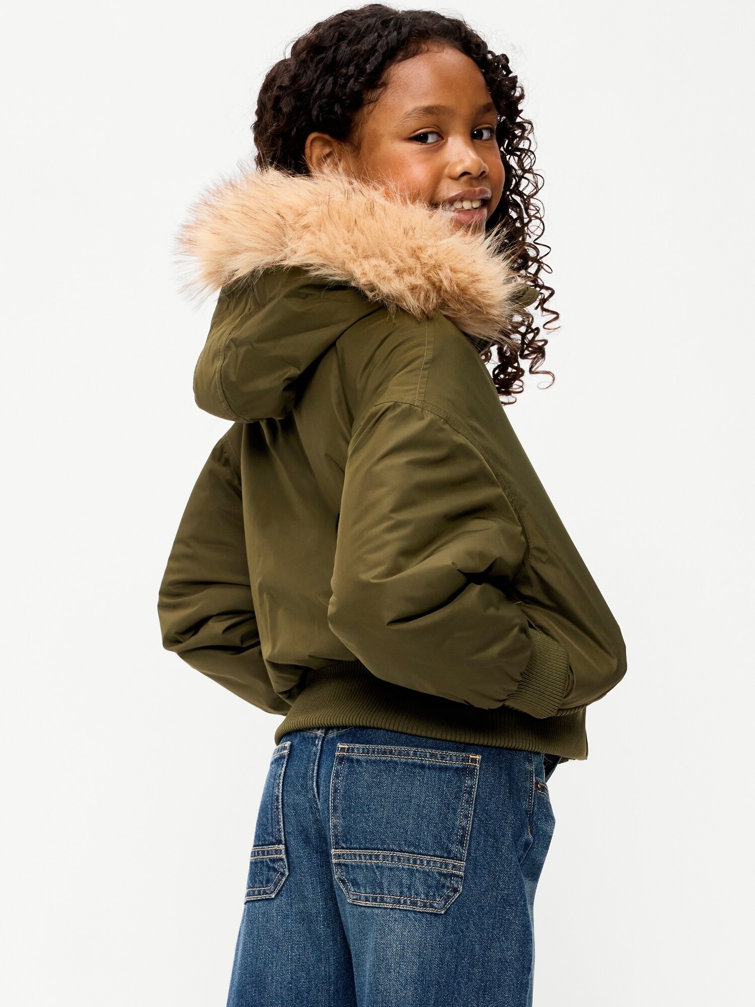 Детская водоотталкивающая куртка-бомбер Old Navy оверсайз с мехом для девочек, цвет: Армейский зелёный — фото 2