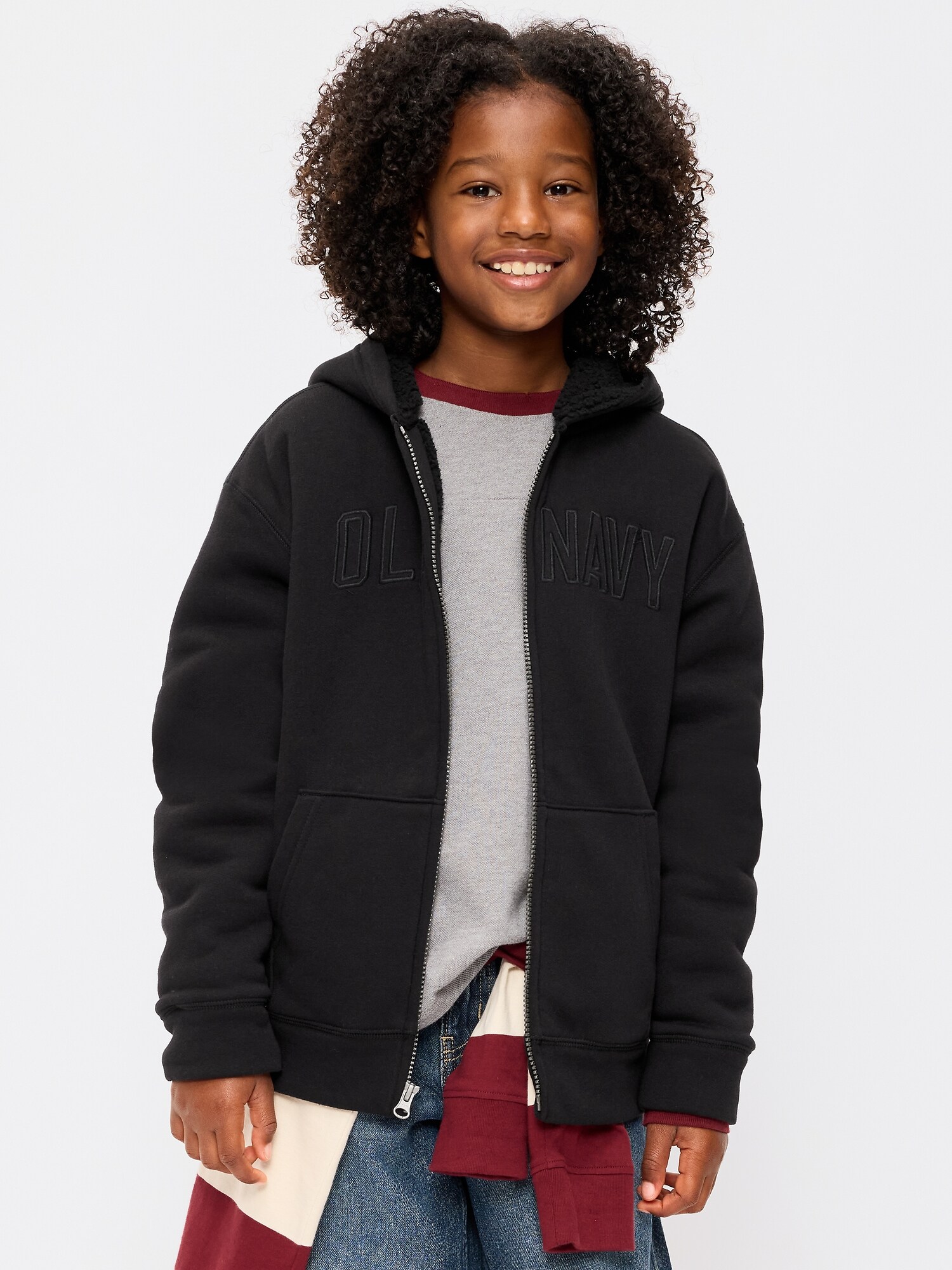 Детское флисовое худи Old Navy на молнии с логотипом и шерпой для мальчиков, цвет: Чёрный — фото 2